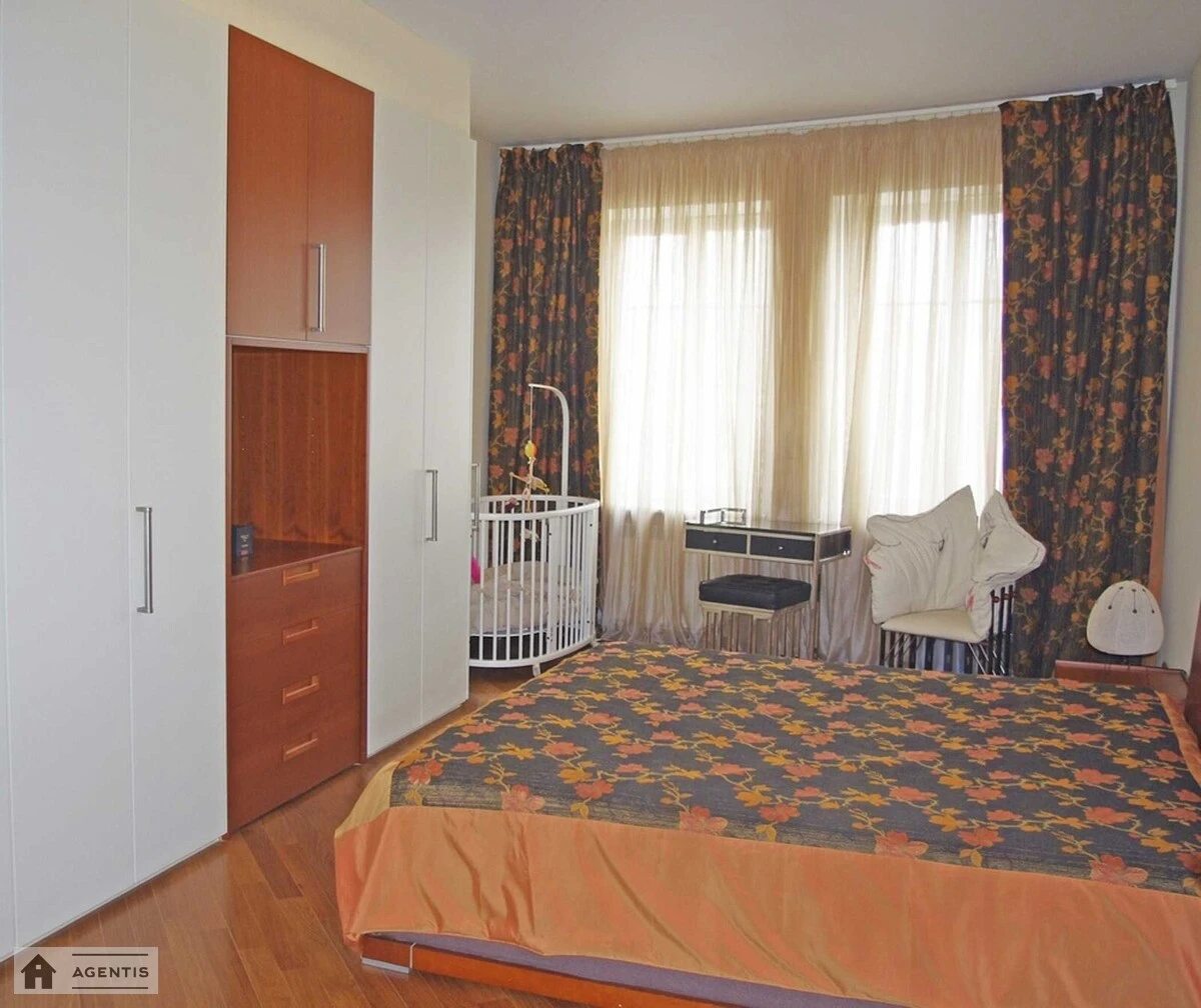 Сдам квартиру. 3 rooms, 120 m², 17 floor/17 floors. 17, Дмитриевская 17, Киев. 