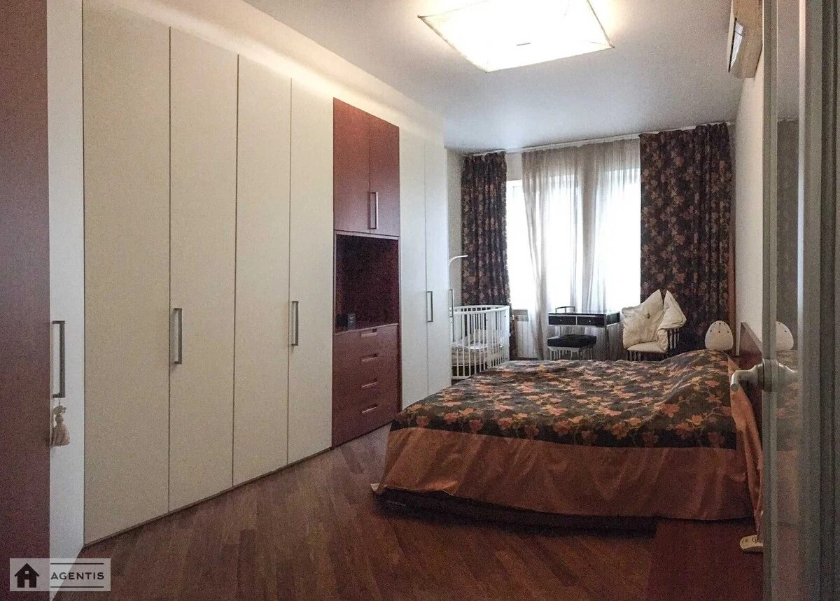 Сдам квартиру. 3 rooms, 120 m², 17 floor/17 floors. 17, Дмитриевская 17, Киев. 