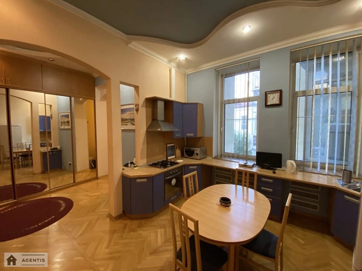 Сдам квартиру. 2 rooms, 60 m², 3rd floor/5 floors. 13, Институтская 13, Киев. 