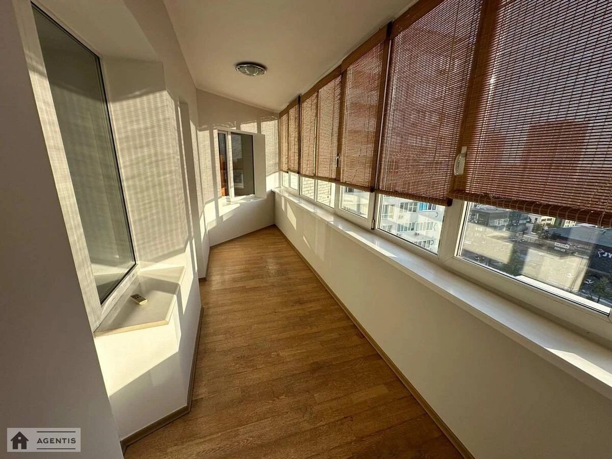 Apartment for rent. 4 rooms, 220 m², 12 floor/18 floors. 9, Valeriya Lobanovskoho prosp. Chervonozoryanyy, Kyiv. 