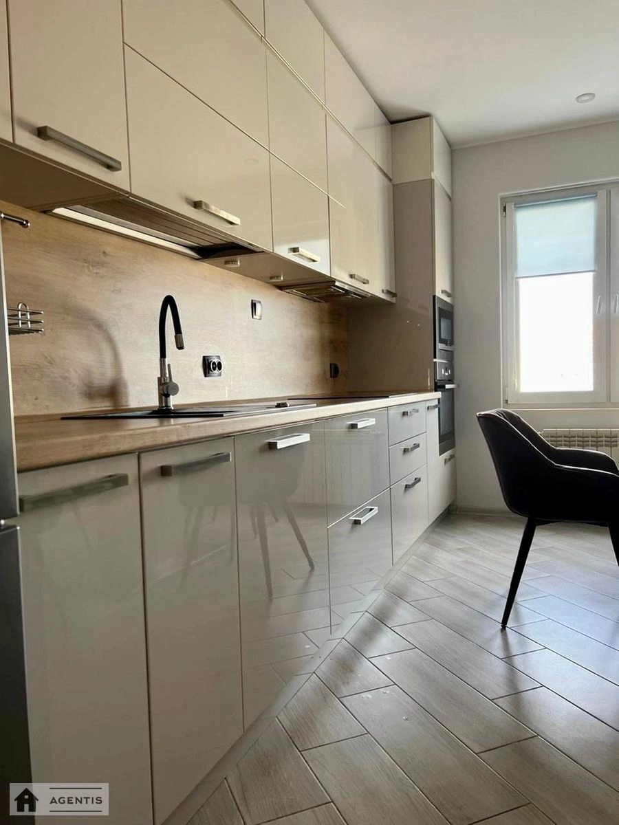 Apartment for rent. 2 rooms, 65 m², 15 floor/25 floors. 14, Petra Hryhorenka prosp., Kyiv. 