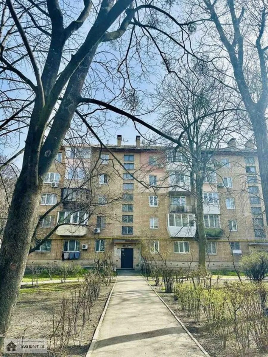 Apartment for rent. 1 room, 30 m², 3rd floor/5 floors. Yerevanska, Kyiv. 