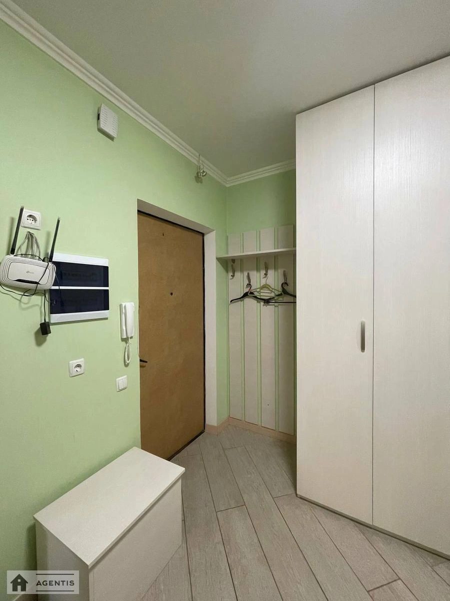 Сдам квартиру. 2 rooms, 60 m², 8th floor/16 floors. 17, Степана Олійника вул., Киев. 