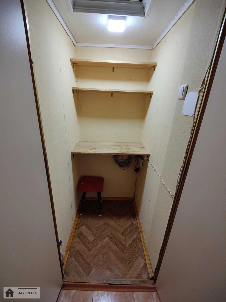 Apartment for rent. 2 rooms, 65 m², 16 floor/16 floors. 21, Miloslavska 21, Kyiv. 