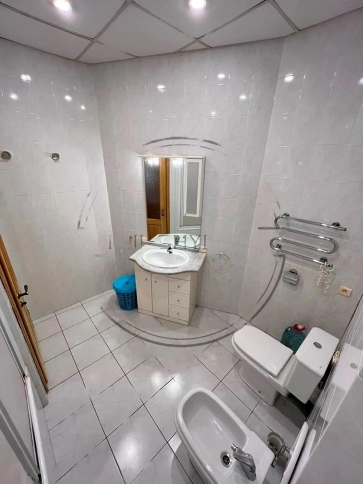 Apartment for rent. 3 rooms, 85 m², 5th floor/5 floors. 14, Bohdana Havrylyshyna vul. Vandy Vasylevskoyi, Kyiv. 
