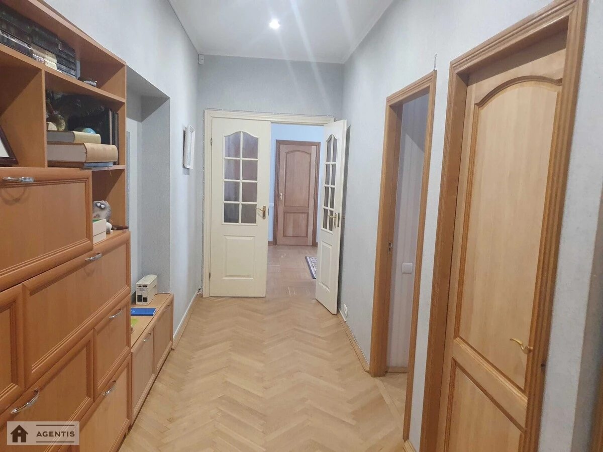 Apartment for rent. 3 rooms, 72 m², 8th floor/8 floors. Mechnykova, Kyiv. 