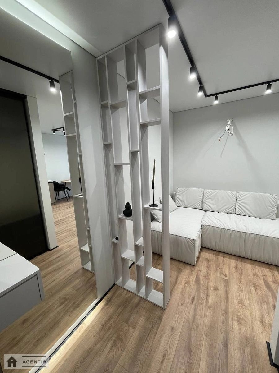 Apartment for rent. 1 room, 43 m², 3rd floor/24 floors. 53, Pravdy 53, Kyiv. 