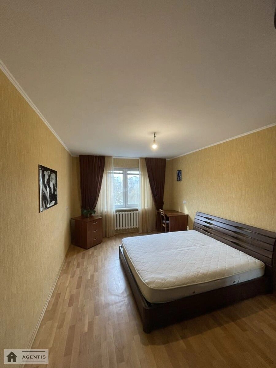 Сдам квартиру. 3 rooms, 100 m², 4th floor/16 floors. 3, Червоної калини пр., Киев. 