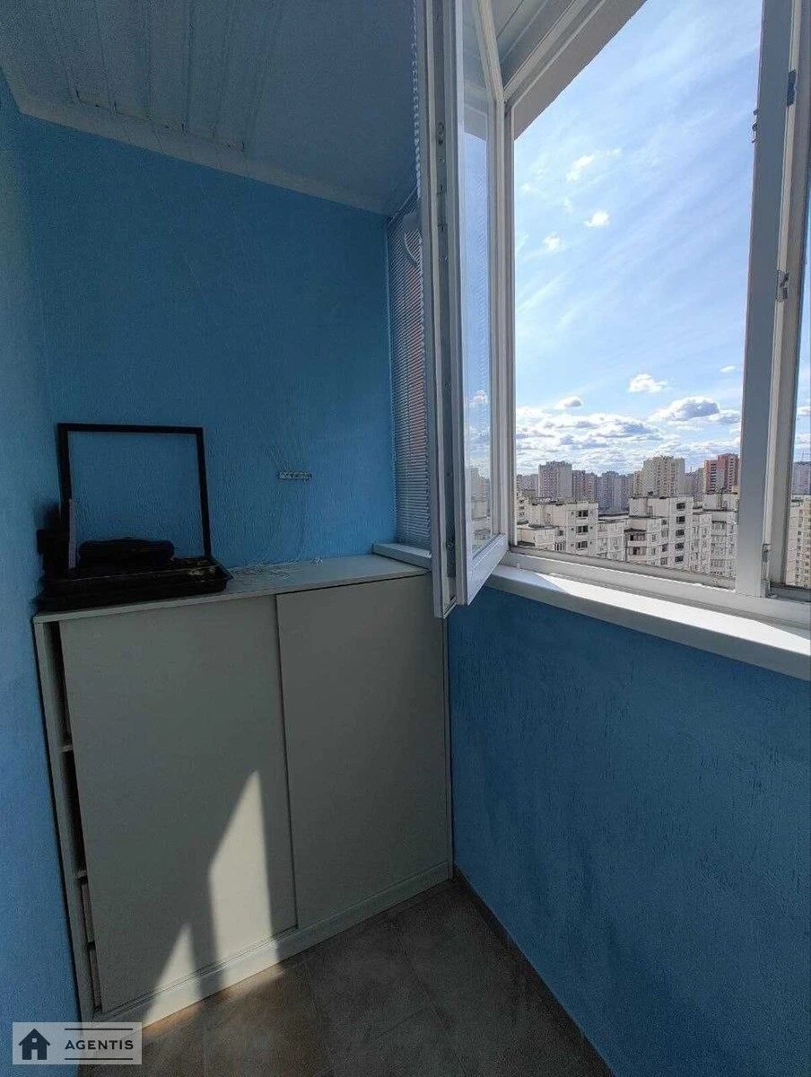 Apartment for rent. 1 room, 50 m², 19 floor/25 floors. Darnytskyy rayon, Kyiv. 