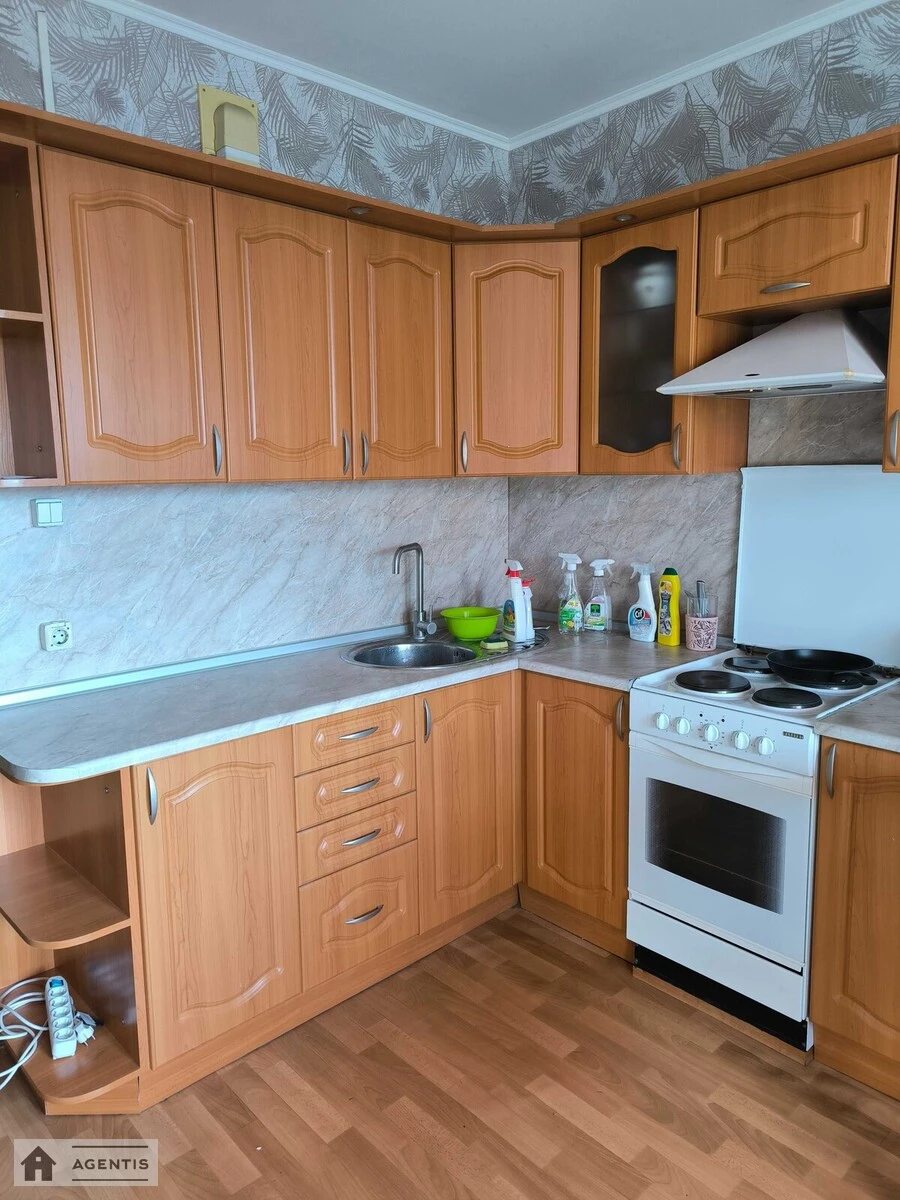 Apartment for rent. 1 room, 42 m², 8th floor/18 floors. Solomiyi Krushelnytskoyi vul., Kyiv. 