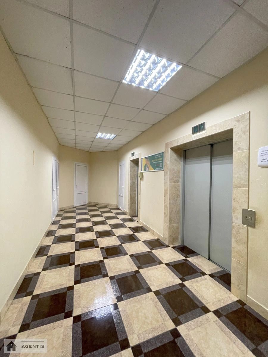 Сдам квартиру. 3 rooms, 130 m², 8th floor/16 floors. 7, Леси Украинки 7, Киев. 