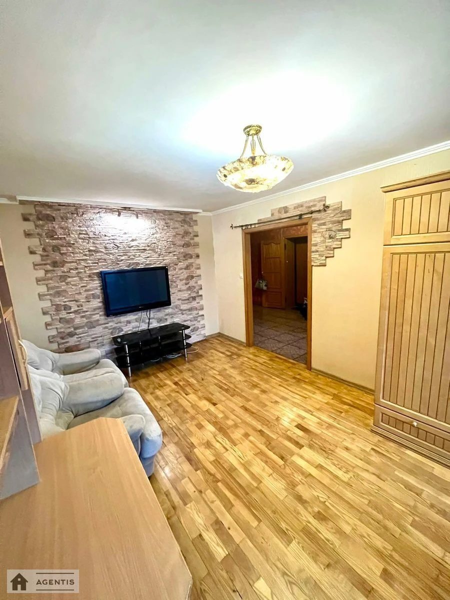 Apartment for rent. 3 rooms, 74 m², 11 floor/13 floors. 6, Stadionna 6, Kyiv. 