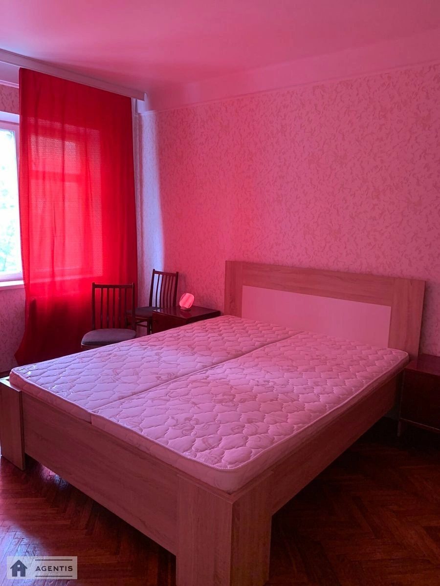 Здам квартиру. 2 rooms, 45 m², 3rd floor/5 floors. 2, Бажова 2, Київ. 