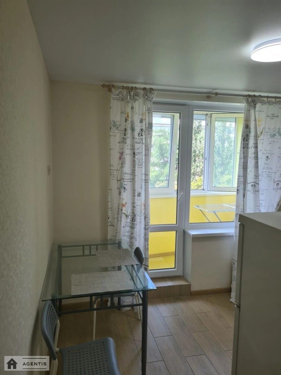 Apartment for rent. 1 room, 29 m², 4th floor/17 floors. Ihorya Shamo bulv. Oleksiya Davydova, Kyiv. 