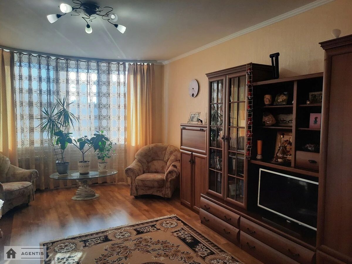 Сдам квартиру. 3 rooms, 104 m², 3rd floor/17 floors. 2, Касияна Василия 2, Киев. 