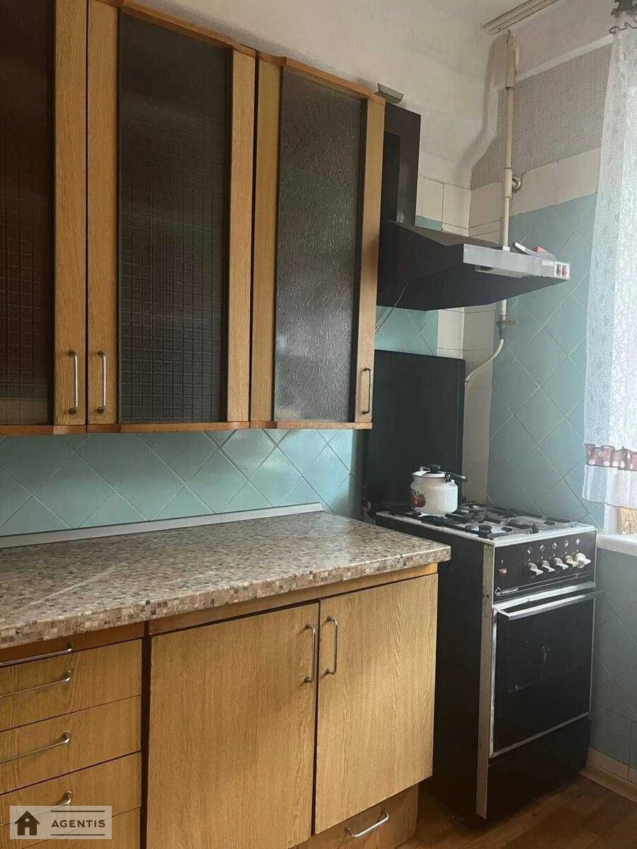 Apartment for rent. 2 rooms, 50 m², 1st floor/9 floors. 27, Avtozavodska 27, Kyiv. 