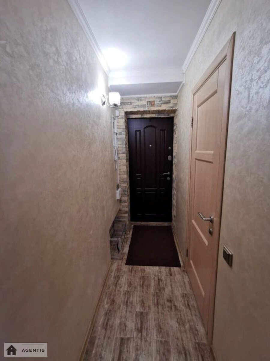 Apartment for rent. 1 room, 34 m², 3rd floor/9 floors. Aviakonstruktora Antonova vul., Kyiv. 