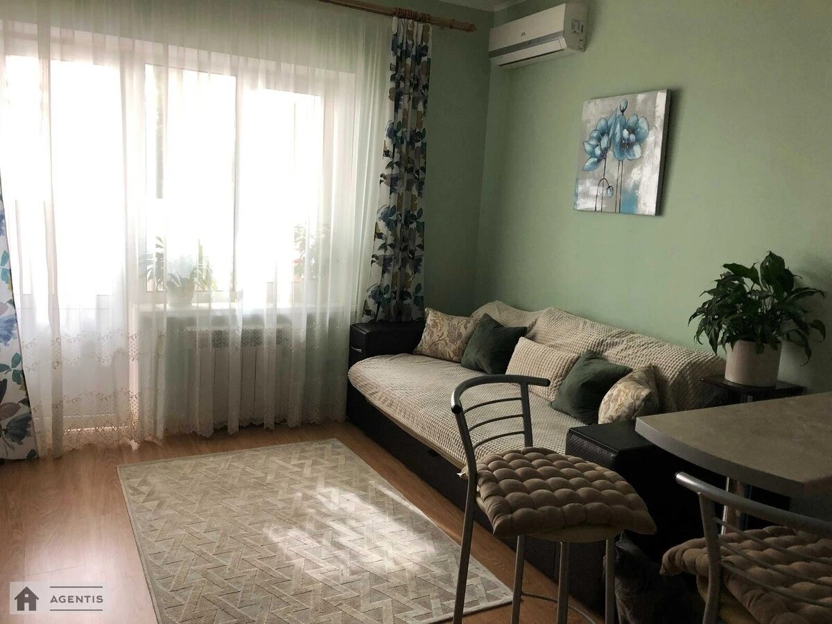 Apartment for rent. 1 room, 28 m², 1st floor/4 floors. 8, Akademika Vilyamsa vul., Kyiv. 