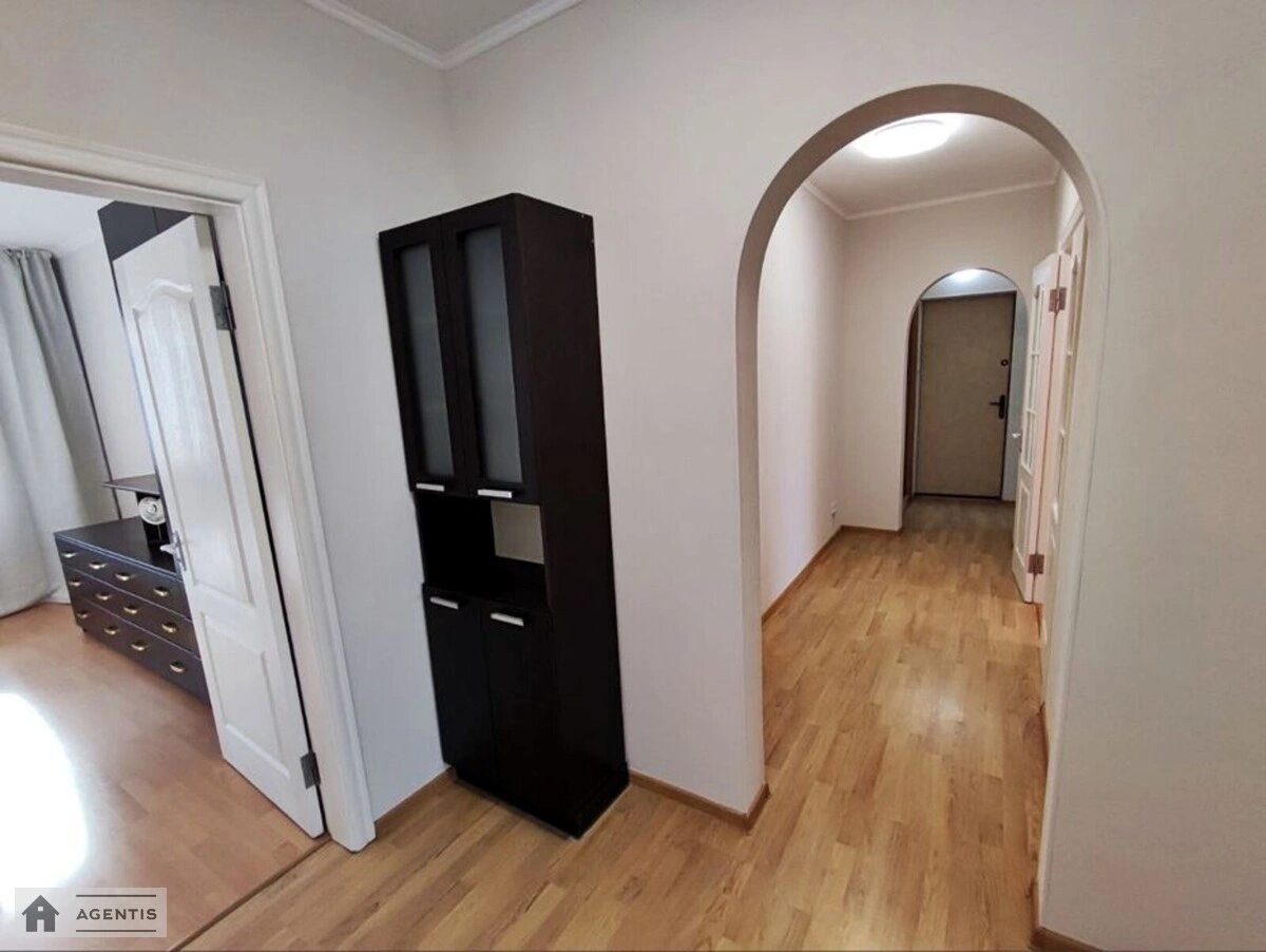 Сдам квартиру. 3 rooms, 76 m², 9th floor/10 floors. 9, Драгоманова 9, Киев. 