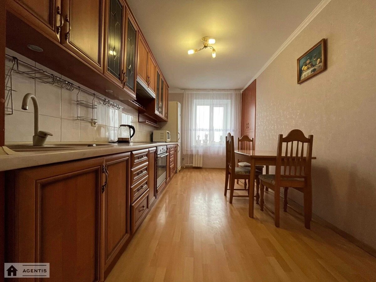 Apartment for rent. 3 rooms, 75 m², 10th floor/14 floors. 61, Zvirynetcka 61, Kyiv. 