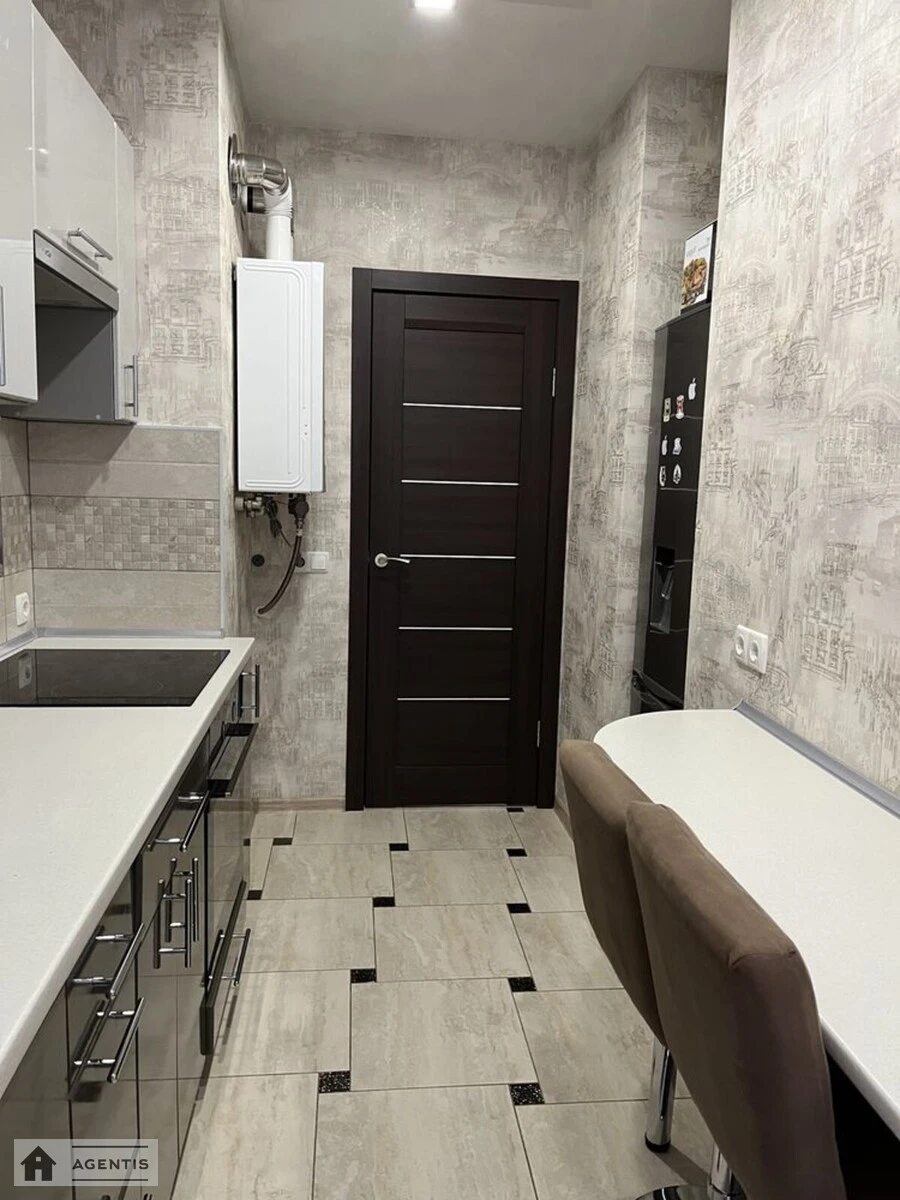 Apartment for rent. 2 rooms, 40 m², 7th floor/10 floors. Malozemelna, Kyiv. 