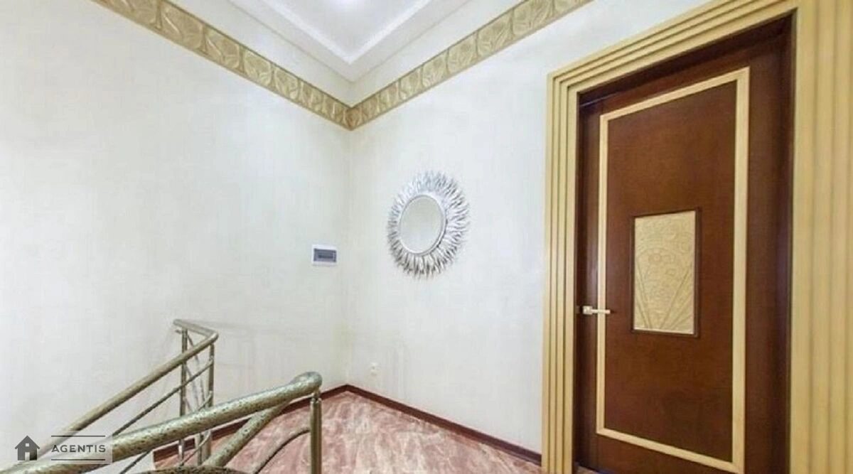 Сдам квартиру. 4 rooms, 210 m², 4th floor/5 floors. 21, Воздвиженская 21, Киев. 