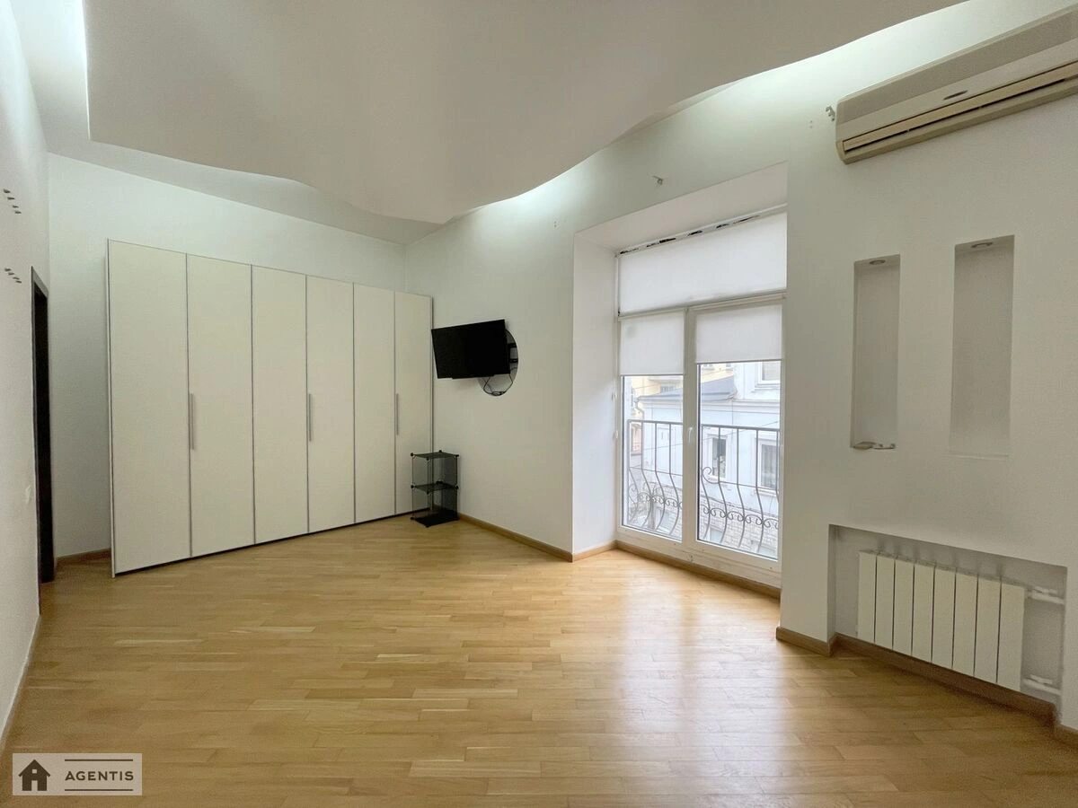 Сдам квартиру. 4 rooms, 120 m², 3rd floor/3 floors. 6, Круглоуниверситетская 6, Киев. 