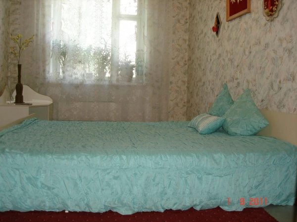 Entire place for rent. 1 room, 60 m², 4th floor/9 floors. 14, Lenyna, Yuzhnoukrayinsk. 