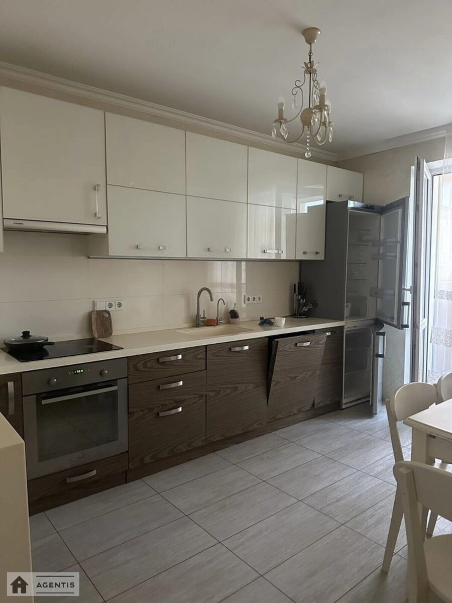 Apartment for rent. 3 rooms, 90 m², 7th floor/9 floors. Svyatoshynska, Kyiv. 