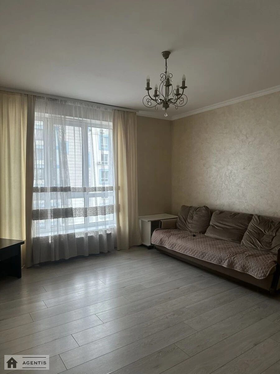Сдам квартиру. 3 rooms, 90 m², 7th floor/9 floors. Святошинская, Киев. 