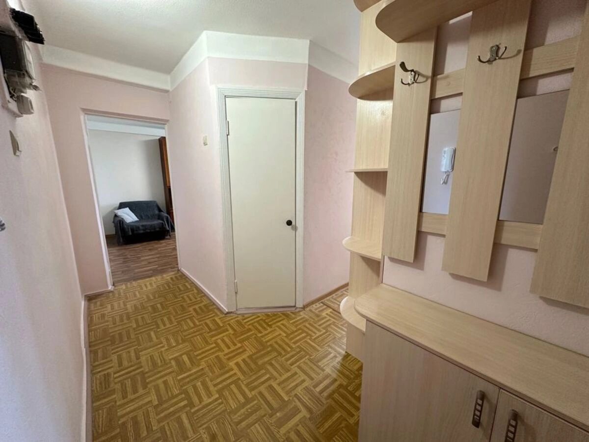 Apartment for rent. 1 room, 33 m², 8th floor/9 floors. 2, Vasylkivska 2, Kyiv. 
