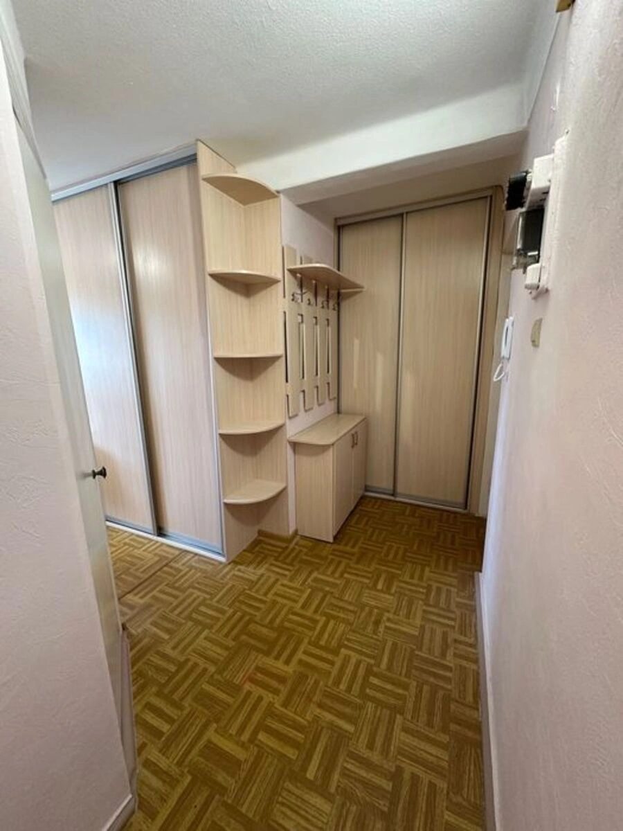 Apartment for rent. 1 room, 33 m², 8th floor/9 floors. 2, Vasylkivska 2, Kyiv. 