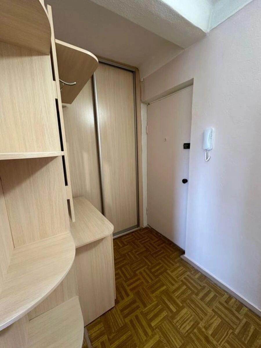 Сдам квартиру. 1 room, 33 m², 8th floor/9 floors. 2, Васильковская 2, Киев. 