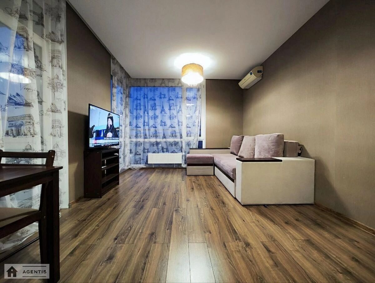 Apartment for rent. 2 rooms, 70 m², 13 floor/16 floors. 19, Anatoliya Petrytskoho vul., Kyiv. 