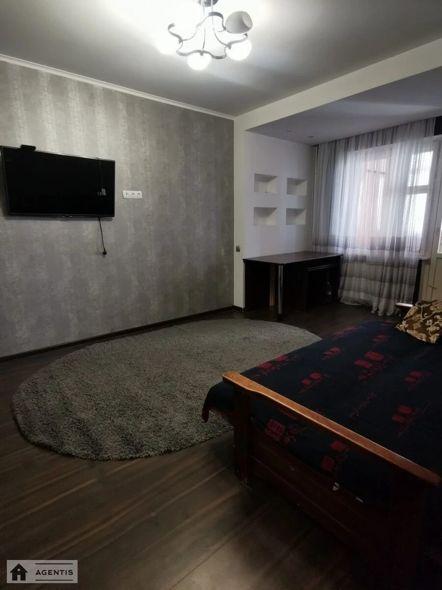 Apartment for rent. 3 rooms, 72 m², 6th floor/16 floors. 10, Ekster , Kyiv. 