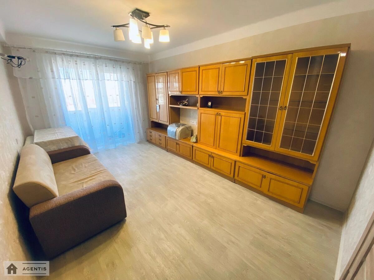 Apartment for rent. 3 rooms, 68 m², 6th floor/9 floors. 21, Pavla Tychyny prosp., Kyiv. 