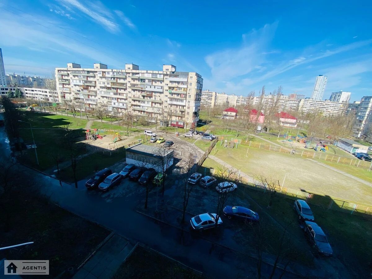 Apartment for rent. 3 rooms, 68 m², 6th floor/9 floors. 21, Pavla Tychyny prosp., Kyiv. 