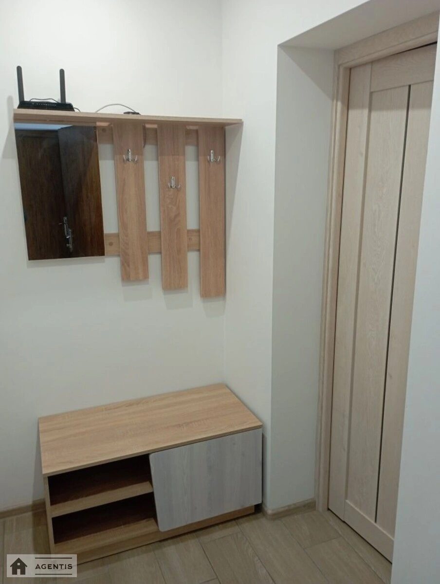 Apartment for rent. 1 room, 50 m², 2nd floor/2 floors. Svyatoshynskyy rayon, Kyiv. 