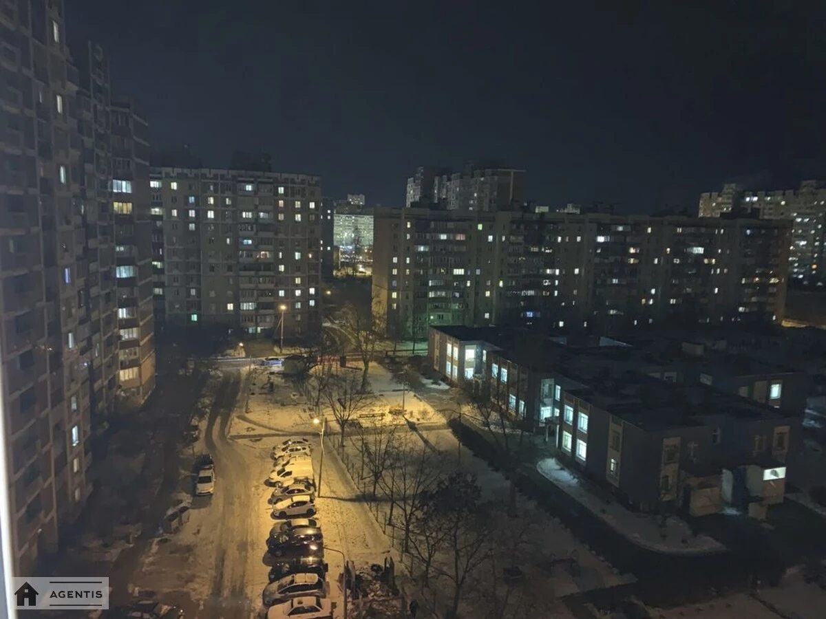 Сдам квартиру. 3 rooms, 76 m², 10th floor/16 floors. 52, Червоної Калини просп. (Володимира Маяковського), Киев. 