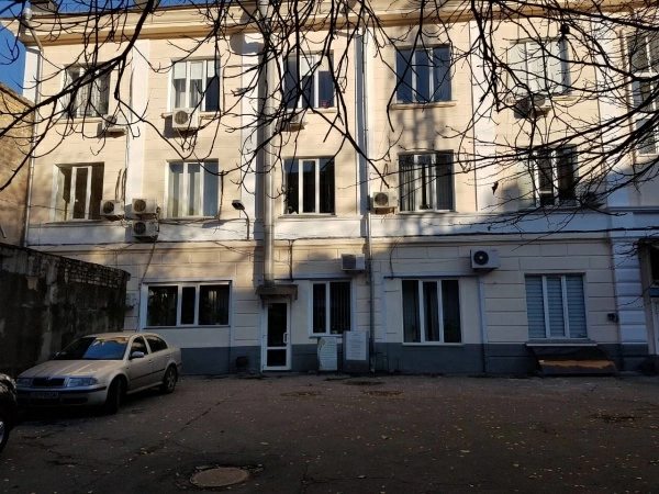 Продам офіс. 6 rooms, 1311 m², 3 floors. 88, Малая Арнаутская, Одеса. 