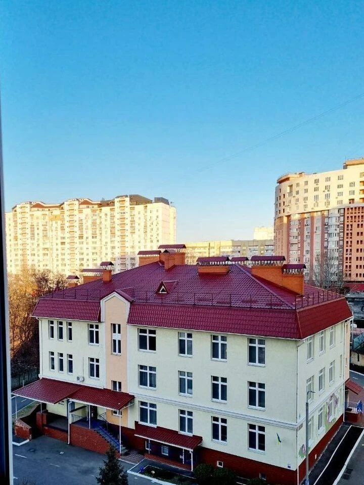Сдам квартиру. 2 rooms, 64 m², 6th floor/15 floors. 8, Федора Ернста вул., Киев. 