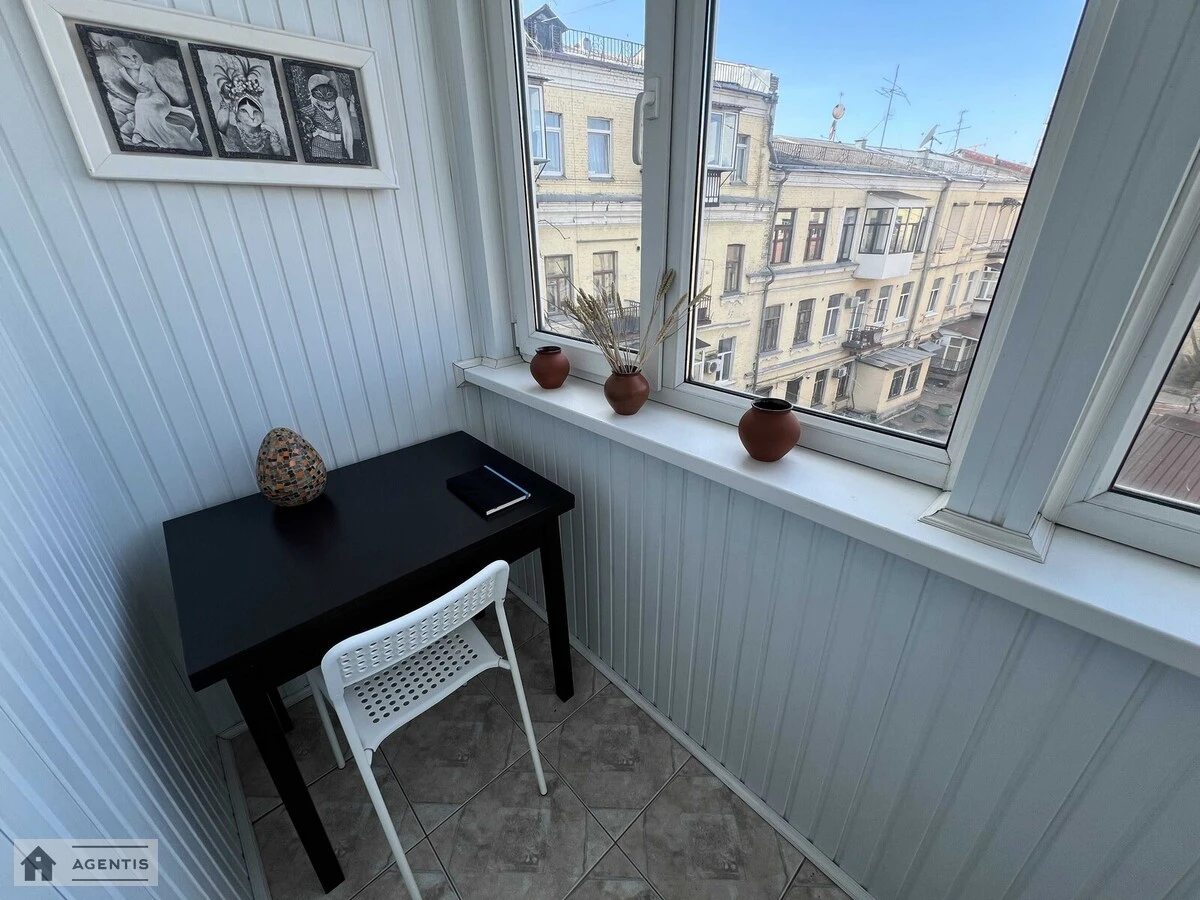 Apartment for rent. 4 rooms, 200 m², 4th floor/5 floors. Konstantynivska vul., Kyiv. 