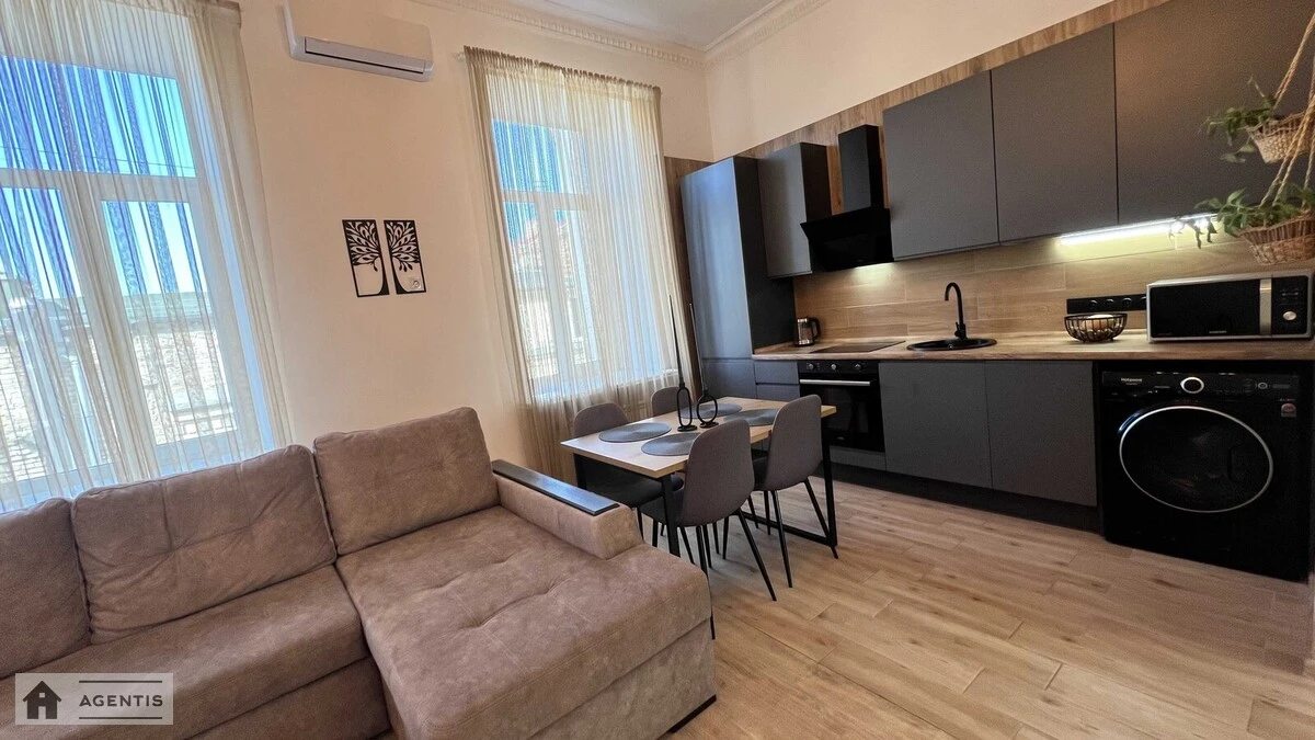 Apartment for rent. 4 rooms, 200 m², 4th floor/5 floors. Konstantynivska vul., Kyiv. 