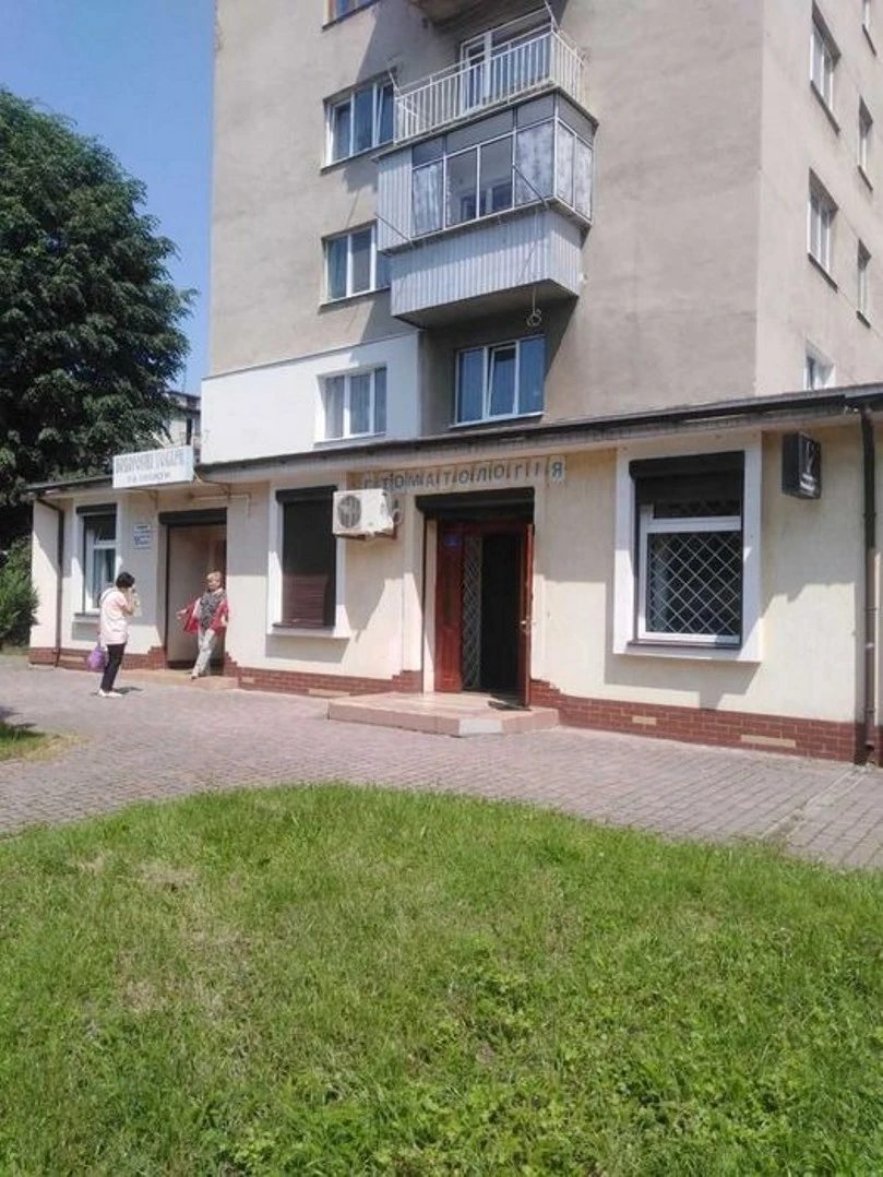 Real estate for sale for commercial purposes. 3 rooms, 270 m², 1st floor/5 floors. 7, Shkilna, Zhydachiv. 