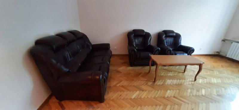 Продаж квартири. 3 rooms, 76 m², 2nd floor/5 floors. 2, Татарська 2, Київ. 