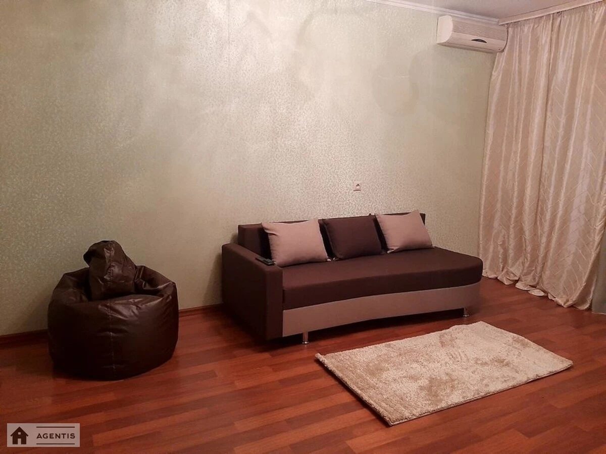 Apartment for rent. 1 room, 50 m², 15 floor/18 floors. Darnytskyy rayon, Kyiv. 