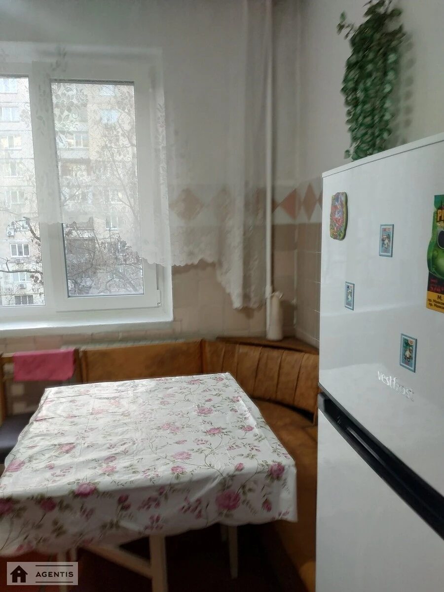 Сдам квартиру. 2 rooms, 54 m², 3rd floor/9 floors. Приречная, Киев. 