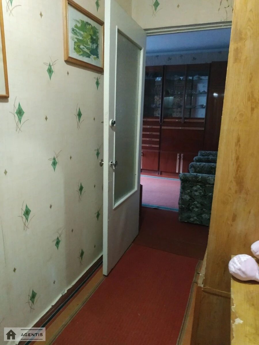 Сдам квартиру. 2 rooms, 54 m², 3rd floor/9 floors. Приречная, Киев. 