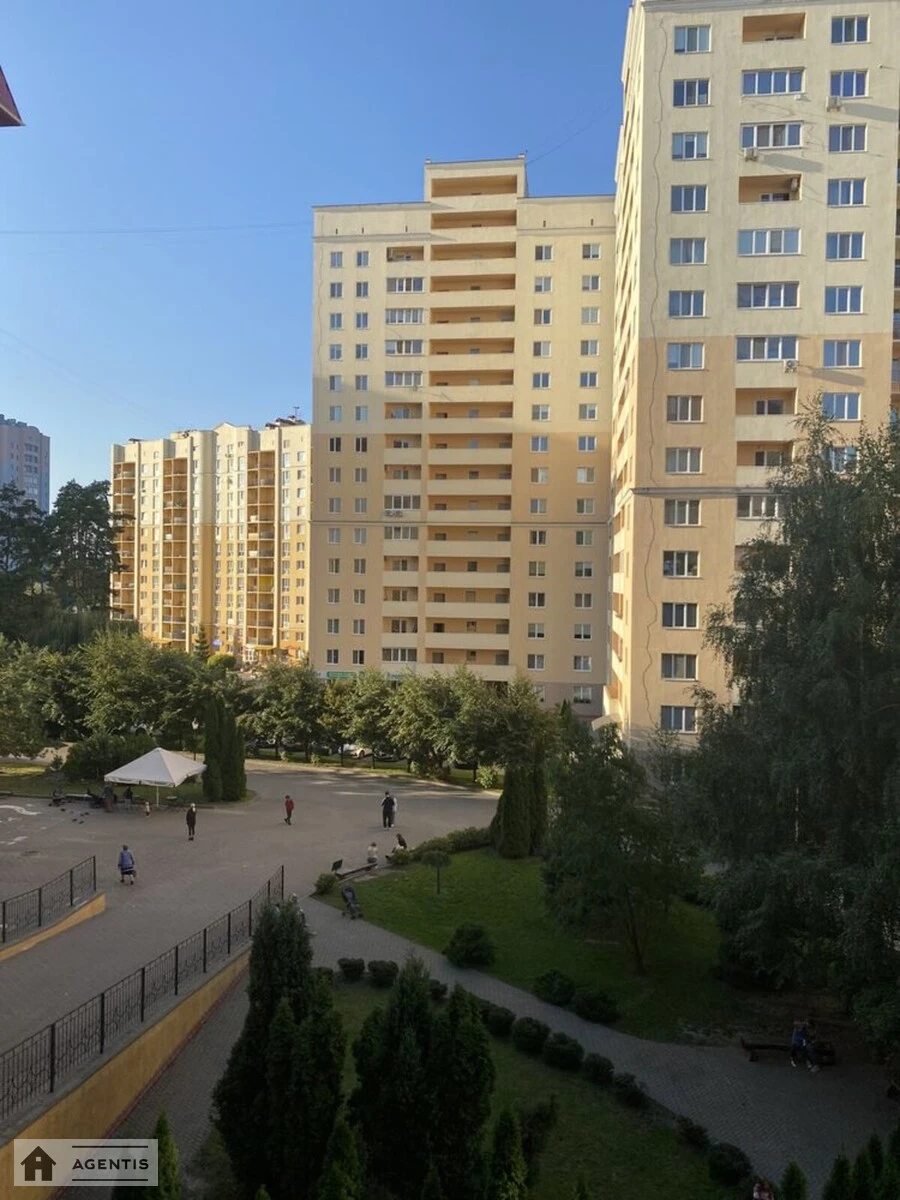 Apartment for rent. 3 rooms, 89 m², 3rd floor/7 floors. 21, Valeriya Lobanovskoho prosp. Chervonozoryanyy, Kyiv. 