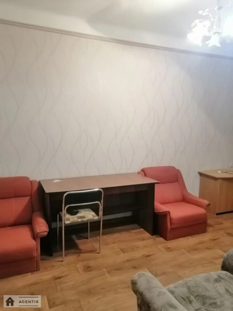 Здам квартиру. 2 rooms, 40 m², 1st floor/5 floors. 8, Волинська 8, Київ. 